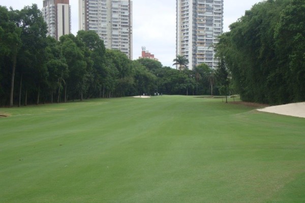 Fairway am Golfplatz vom Sao Paulo Golfclub.