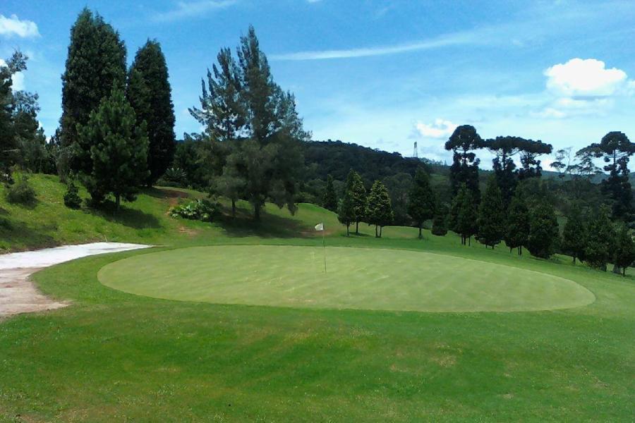Blick auf den Golfplatz vom Ibiuna Golfclub, ca. 70km von Sao Paulo entfernt.