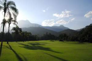 Fairway vom Golfplatz vom Frade Golfclub in Angra dos Reis.