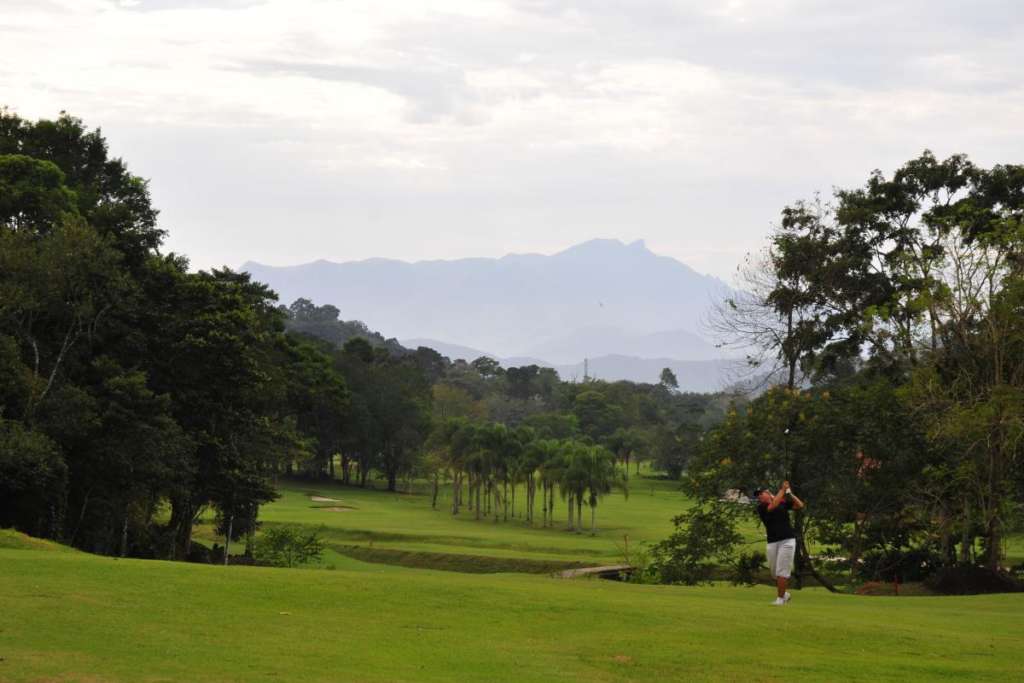 Erleben Sie Natur pur am Golfplatz vom Frade Golfclub in Angra dos Reis.