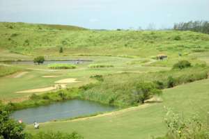 Blick auf den Golfplatz vom Buzios Golfclub, entworfen von Pete Dye.