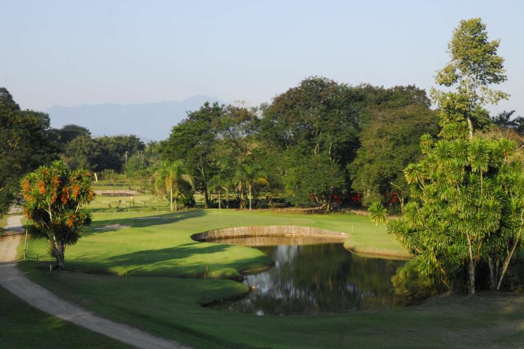 Signature hole vom Frade Golfclub in Angra dos Reis.