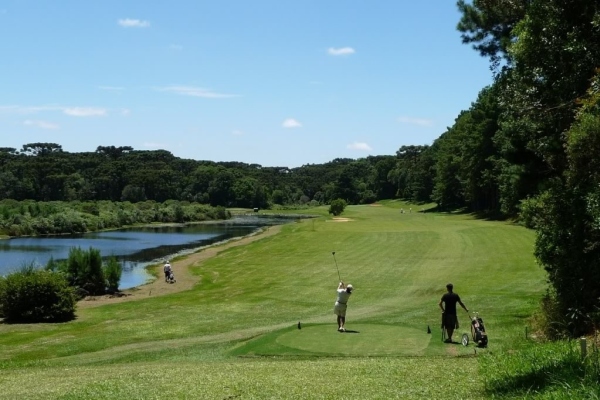Fairway vom Golfplatz vom Gramado Golfclub im Bundesstaat Rio Grande do Sul.