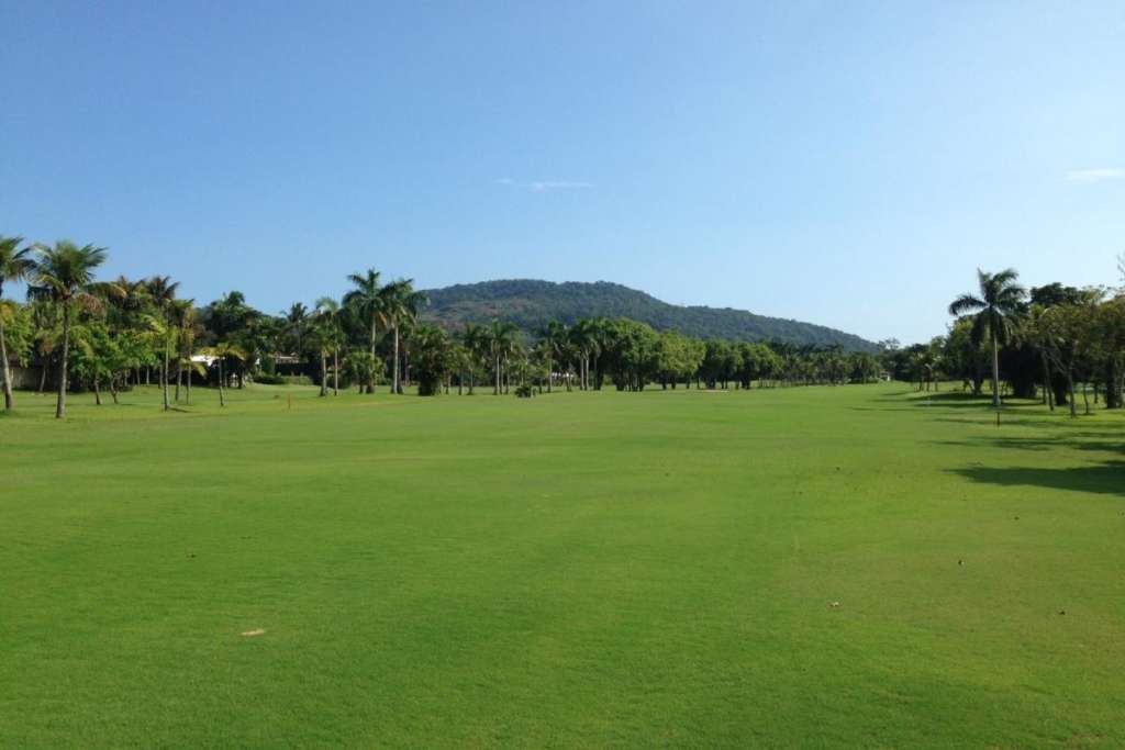First hole am Golfplatz vom Guaruja Golfclub.