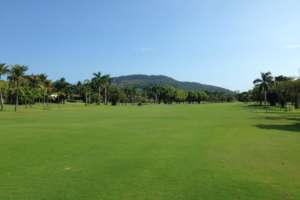 First hole am Golfplatz vom Guaruja Golfclub.