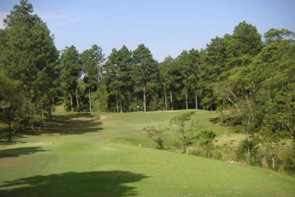 Dogleg vom Golfplatz vom Riacho Grande Golfclub, ehemals Golden Lake.