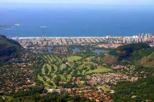 Vogelperspektive vom Itanhanga Golfclub in Rio de Janeiro.