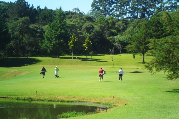 Blick auf den Golfplatz vom Santa Monica Golfclub in der Nähe von Curitiba im Bundestaat Parana.