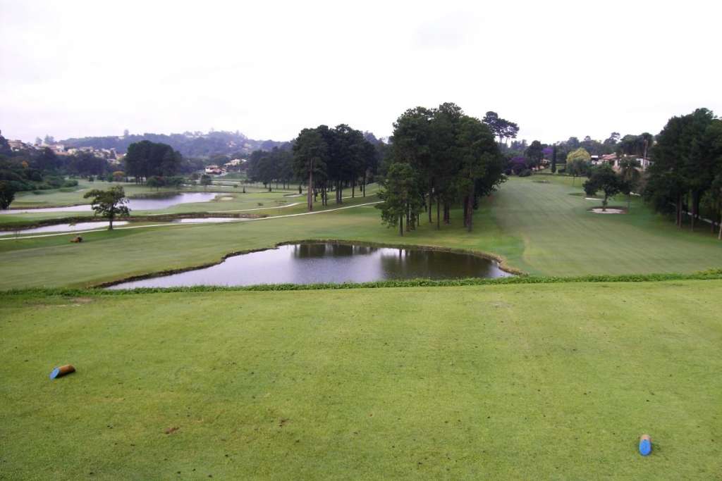 Seen am Golfplatz vom Sao Fernando Golfclub in Cotia, einem Vorort von Sao Paulo.