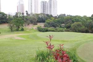 Blick auf den Golfplatz vom Sao Francisco Golfclub in Osasco, einem Stadtteil von Sao Paulo.